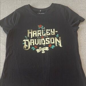 Harley-Davidson NWOT Black Tee with Gold and Red Design